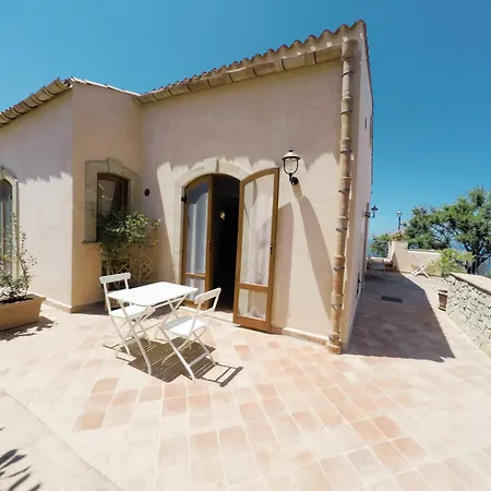 Le Ginestre Чефалу