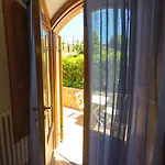 Le Ginestre Oda ve Kahvaltı 4*
