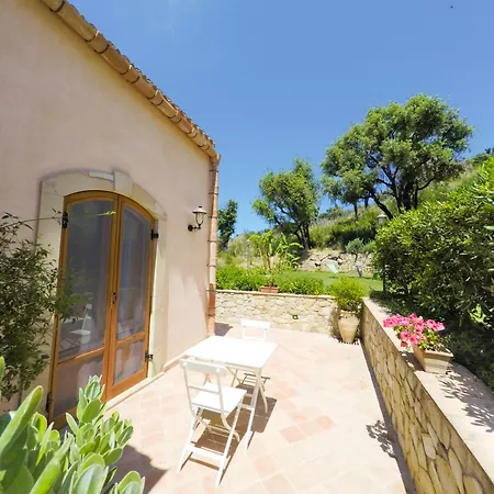 Le Ginestre Bed and Breakfast 4*