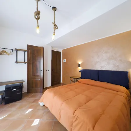 Le Ginestre Nocleg ze śniadaniem 4*
