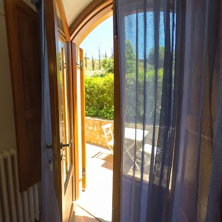 Le Ginestre Bed and Breakfast 4*