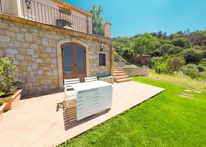 Le Ginestre Bed and Breakfast 4*