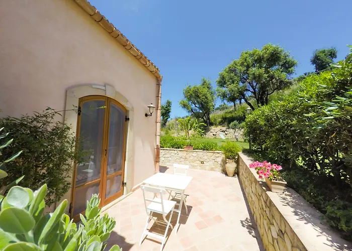 Le Ginestre Bed and Breakfast 4*